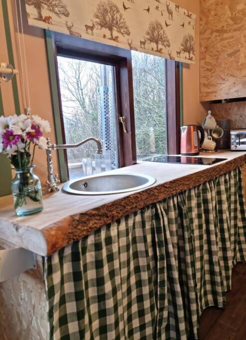 The Woodland Lodge - Wood Fired Hot Tub And Firepit Hambleton Exterior foto